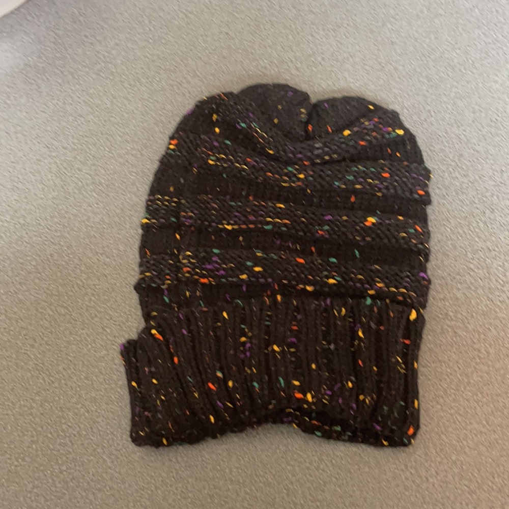 Fun winter hat - Picture 2 of 2